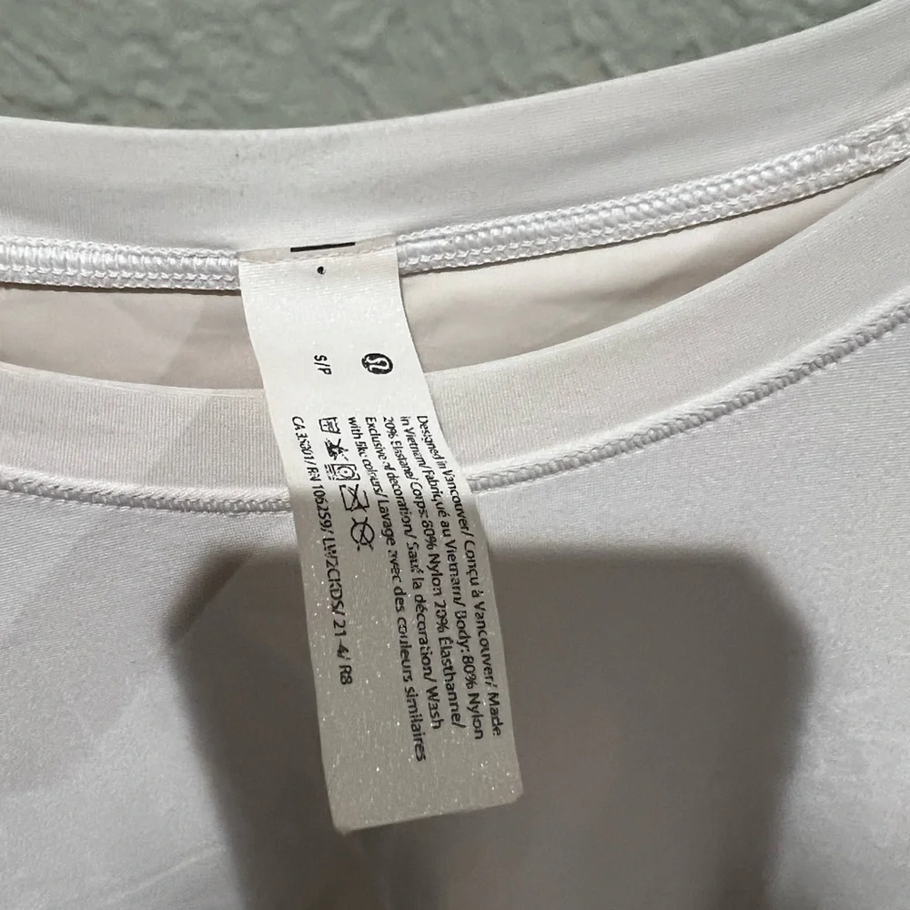 lululemon athletica White Long-Sleeve Crewneck Top Size Small Buttersoft EUC